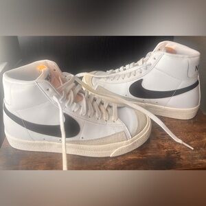Nike Women’s Blazer Mid ‘77 Shoes